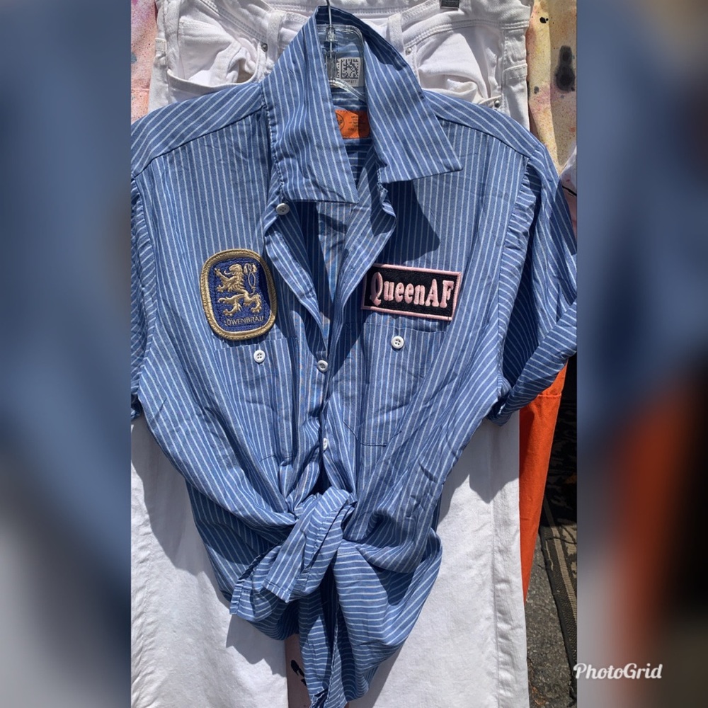 Vintage shirt 👕fit a small or medium size